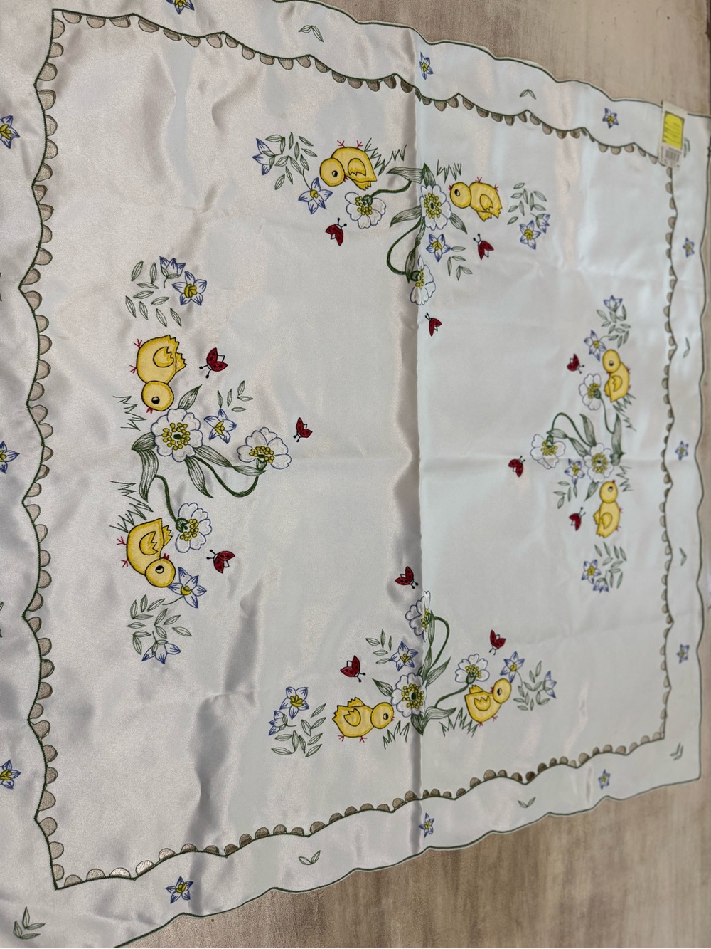 Vintage Embroidered Tablecloth Summer Chicks And Ladybugs 34x34 Floral White